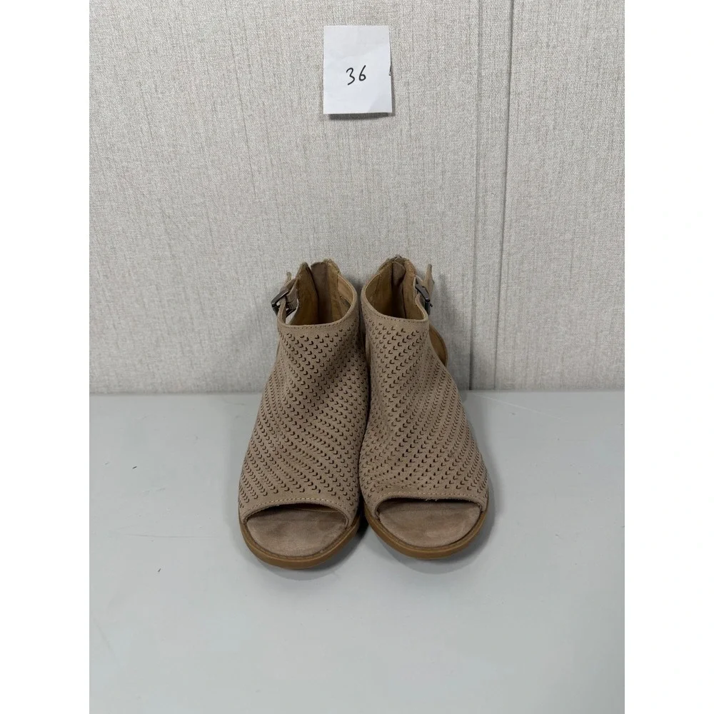 JUSTICE PEEP‎ TOE BOOTIE girls size 3 BEIGE CHEVRON CUT OUT BUCKLE SIDE CUTE!!